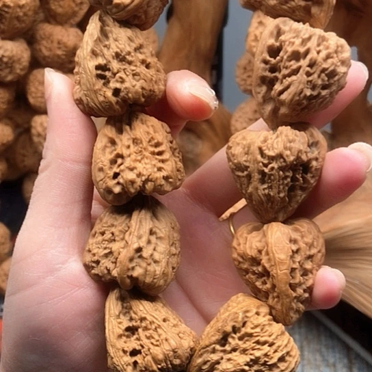 宇***队文玩核桃吊坠南疆