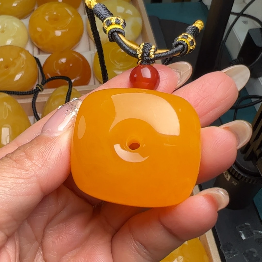 蜜蜡未镶嵌吊坠(不含链)无烤色无优化无补胶无煮蜜无覆膜无辐照