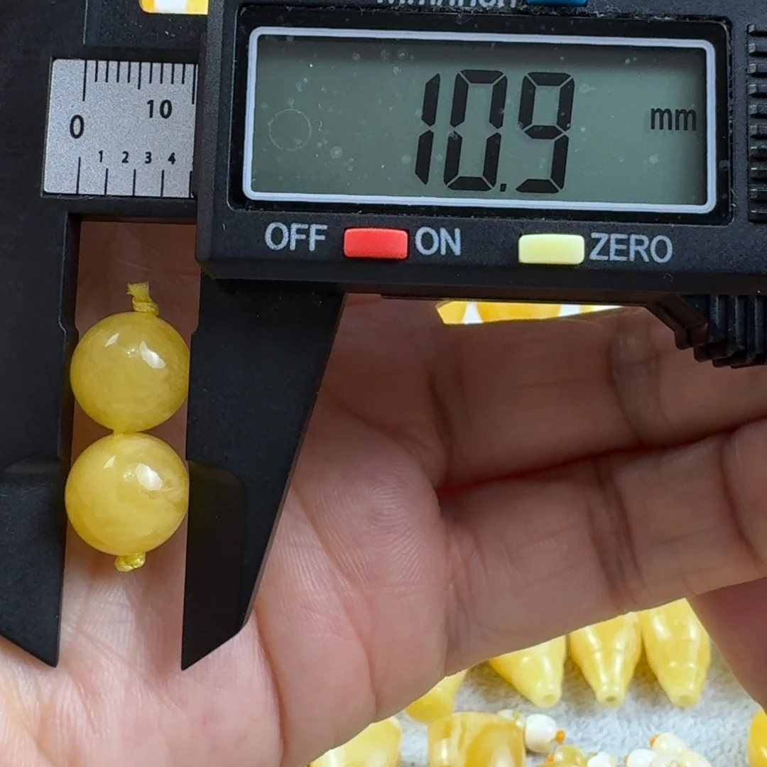 蜜蜡未镶嵌裸石28杂