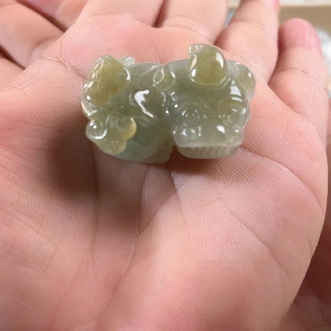 翡翠未镶嵌颈饰貔貅