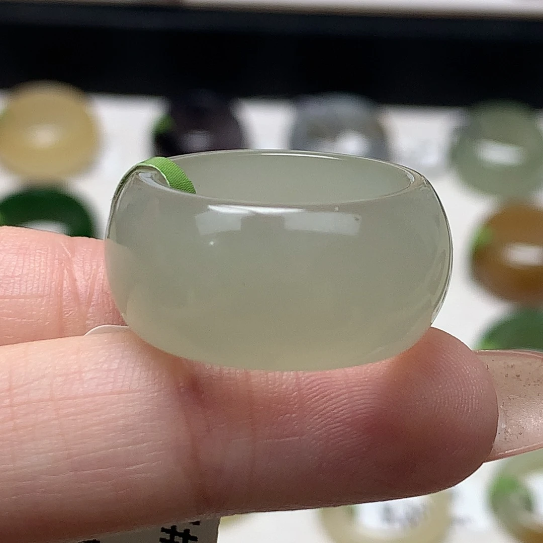 未镶嵌戒指和田玉