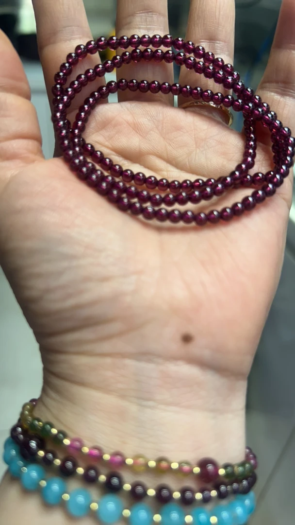 三圈手串女士本命年礼物，石榴石手链