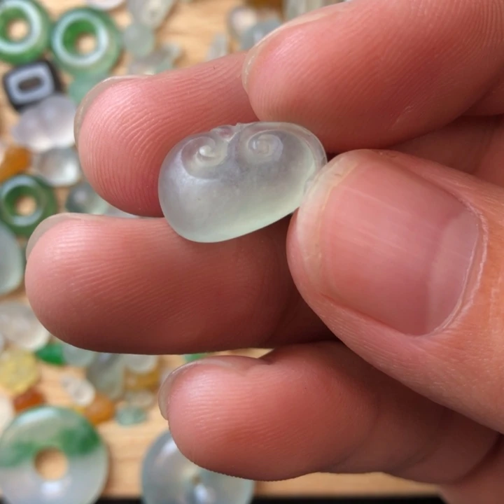 定制翡翠未镶嵌挂件