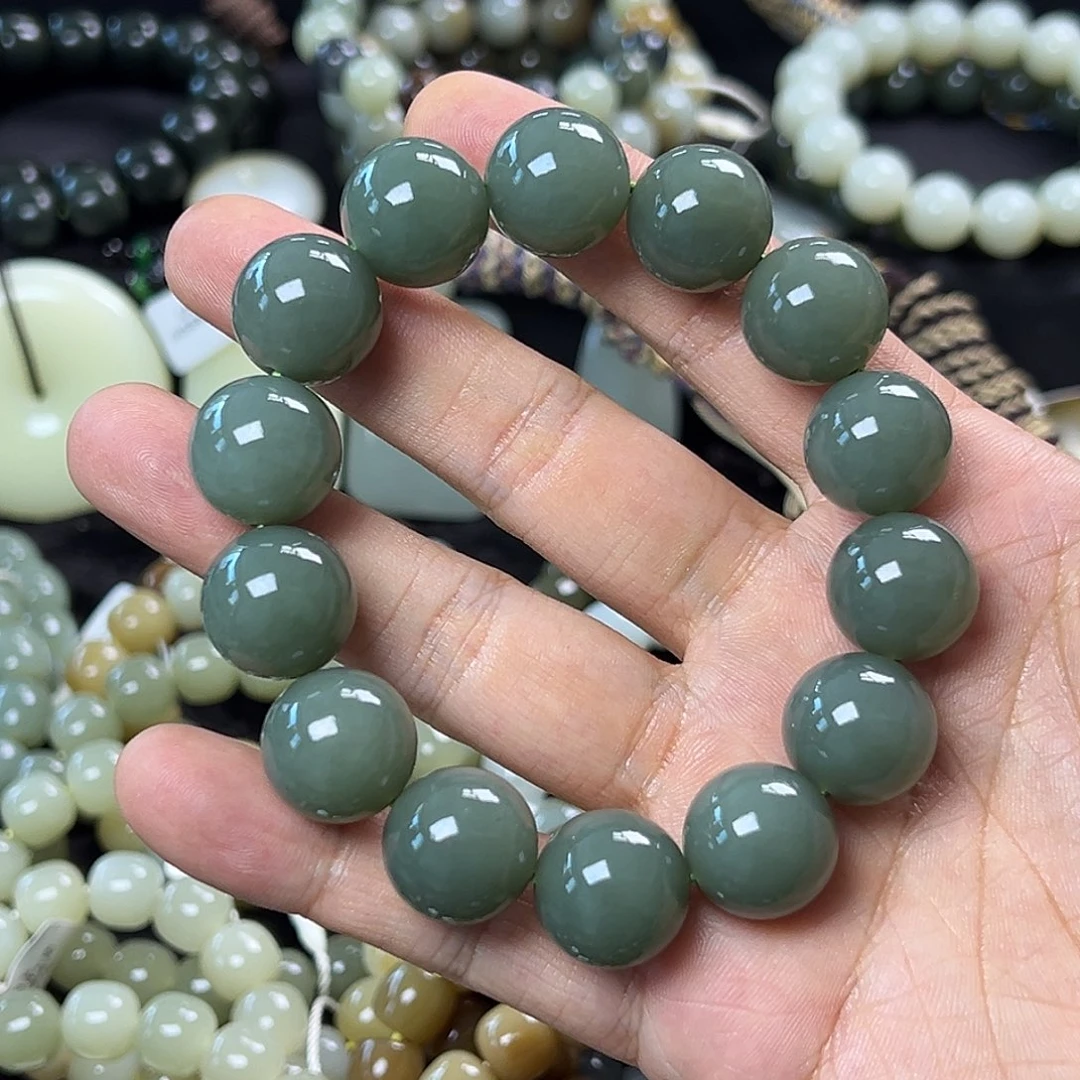 和田玉手链未镶嵌海**蓝包容 微结构。矿点