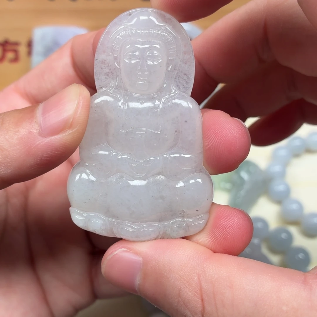 翡翠未镶嵌颈饰正装观音