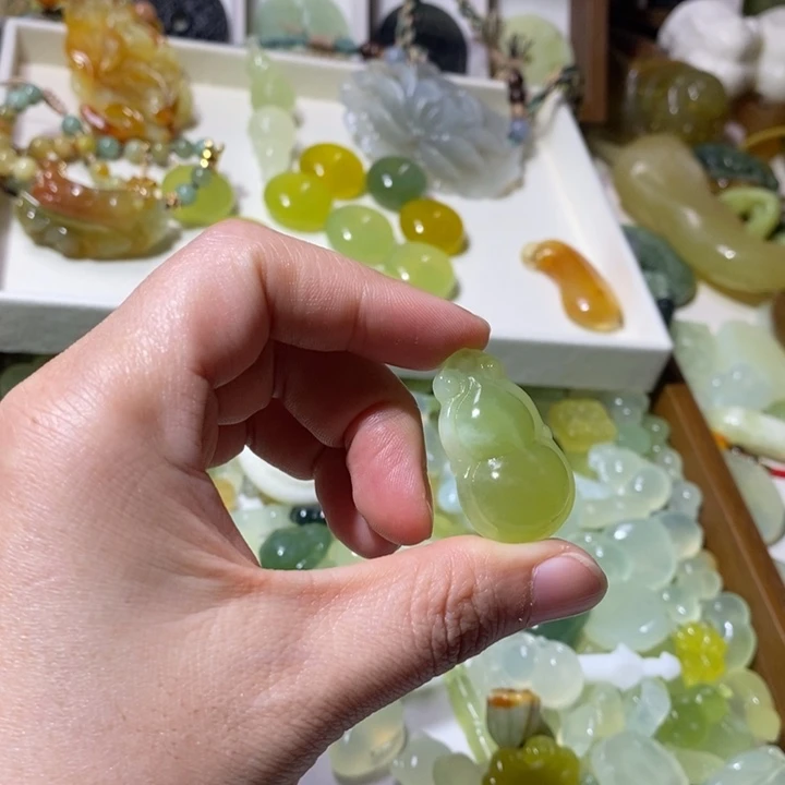 蛇纹石玉合金颈饰