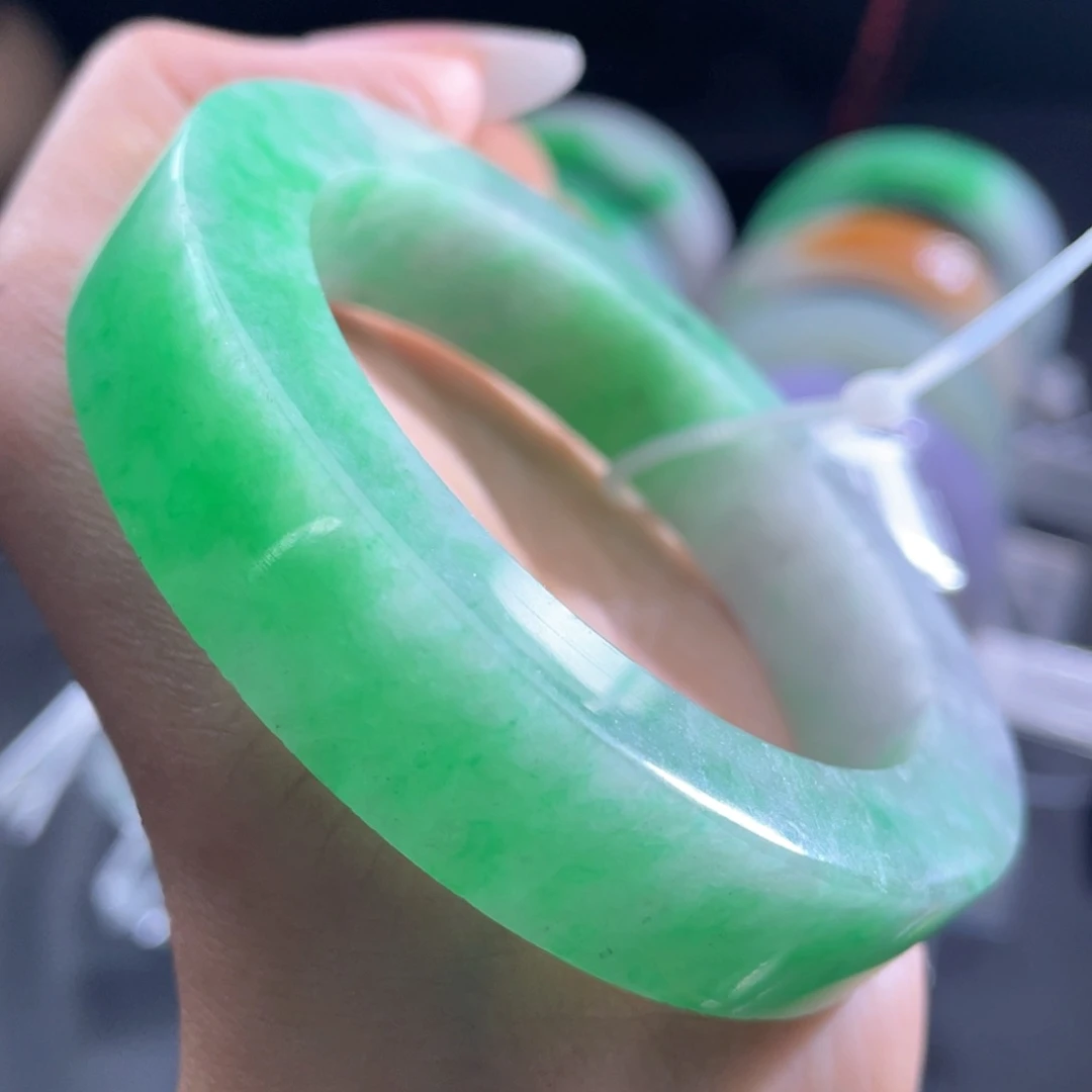 未镶嵌翡翠手镯定制翡翠