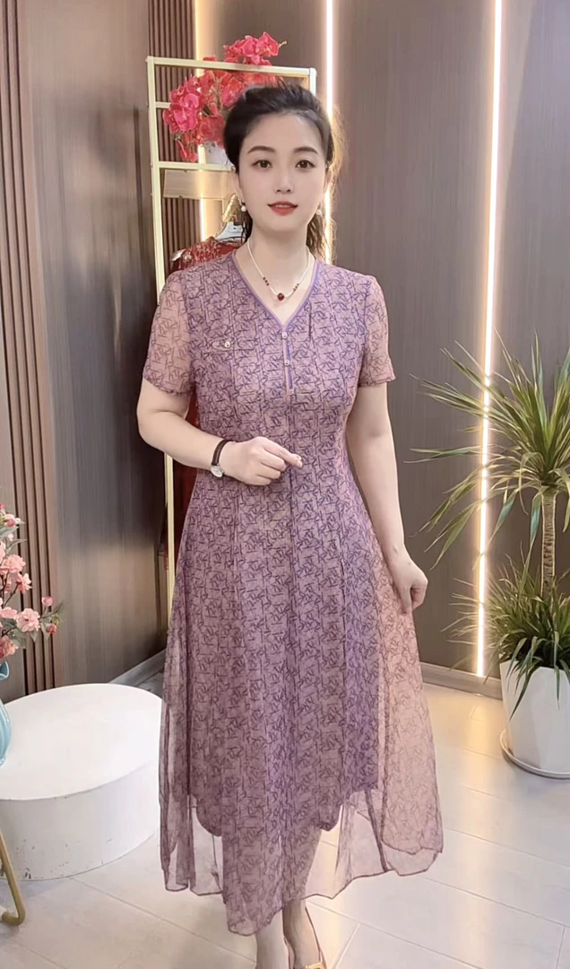 7764夏季新款V领显瘦遮肚连衣裙时尚飘逸款粉紫色中长裙