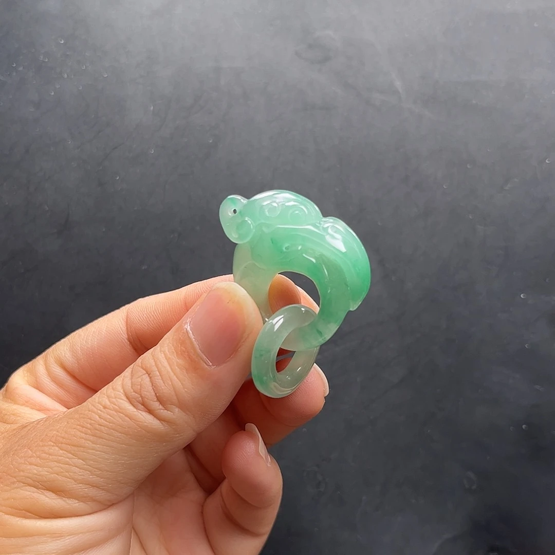 石英质玉未镶嵌鹦鹉