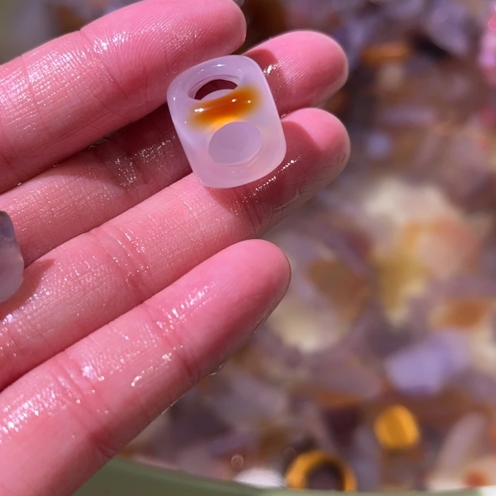 依****玛瑙/玉髓未镶嵌颈饰