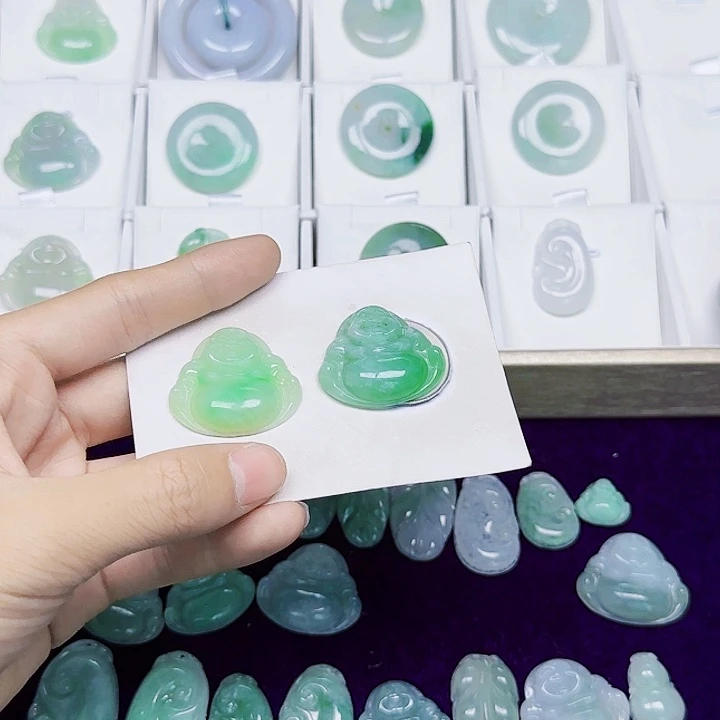 小***儿翡翠未镶嵌颈饰翡翠