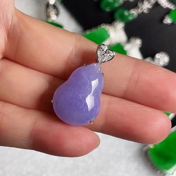 翡翠18K金镶嵌颈饰吊坠