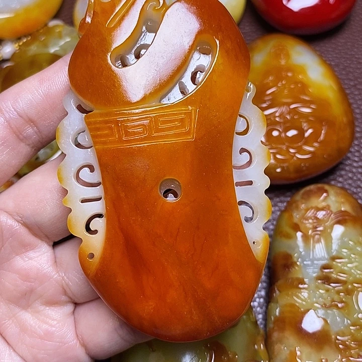 迟***哥和田玉未镶嵌颈饰