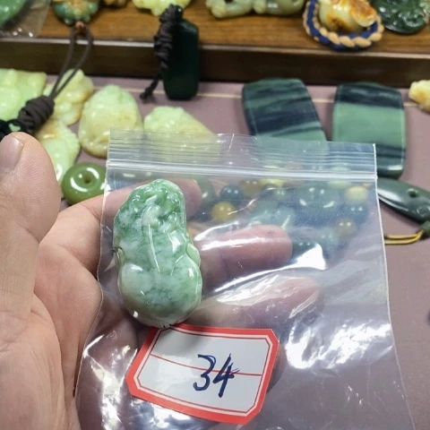 未镶嵌蛇纹石玉颈饰