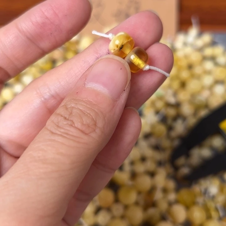 蜜蜡未镶嵌裸石8mm一对