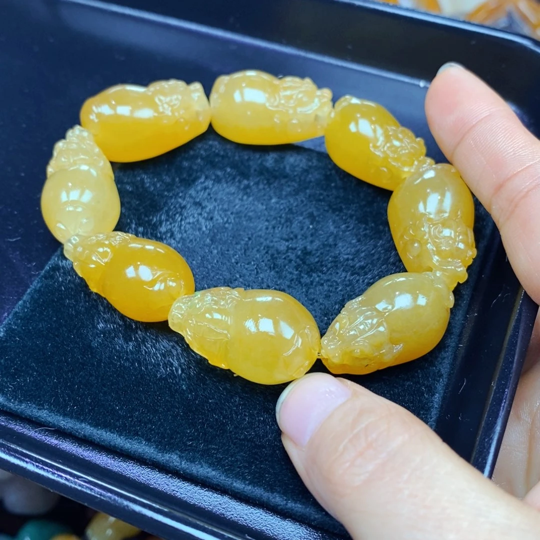 未镶嵌石英质玉（黄龙玉）颈饰