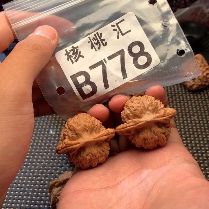 文玩核桃吊坠马老四