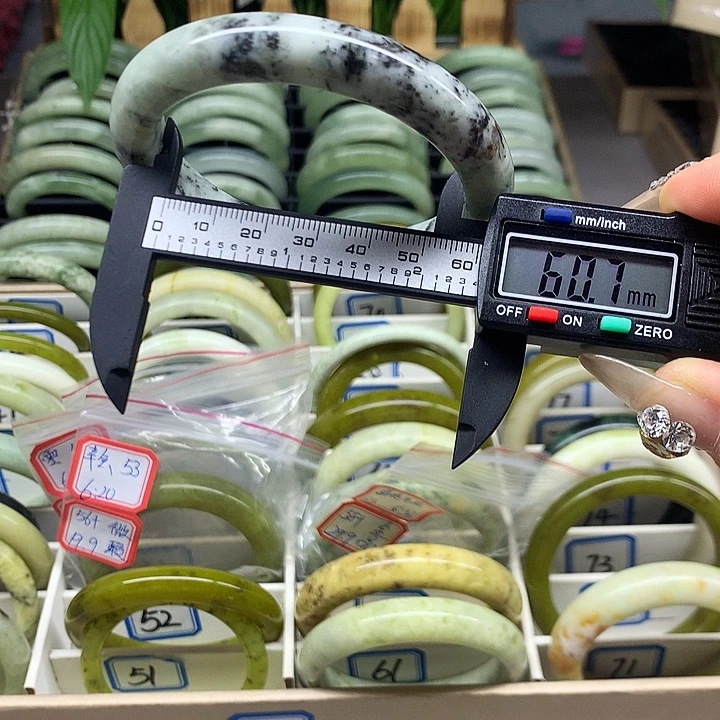 未镶嵌蛇纹石玉手镯68