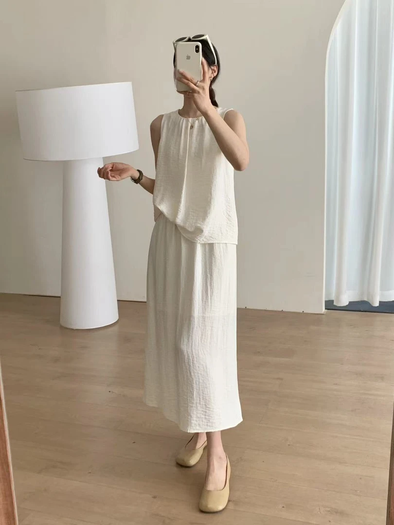 [欢欢专属】褶皱肌理感简约压褶圆领无袖背心宽松半身裙两件套
