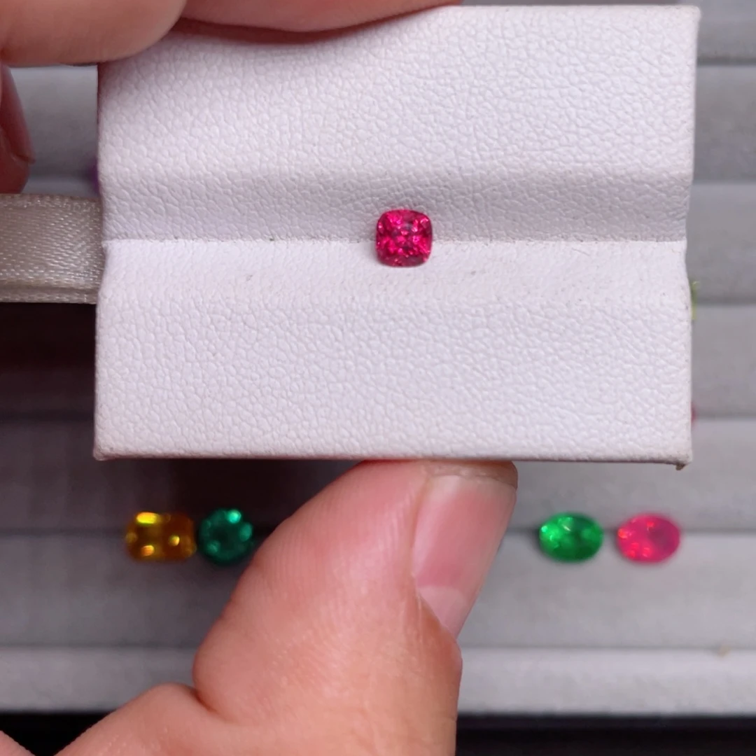 裸石未镶嵌尖晶石D***a0.4ct