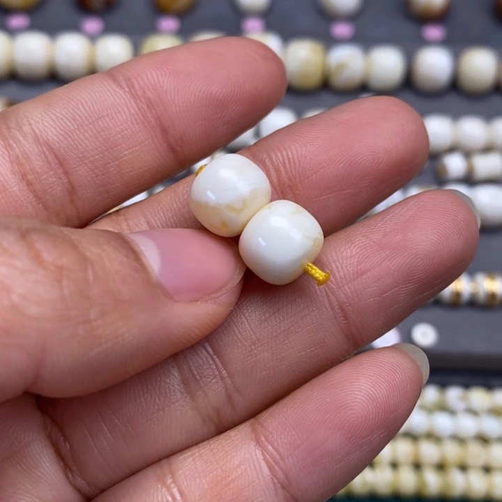 蜜蜡裸石未镶嵌l****l老型