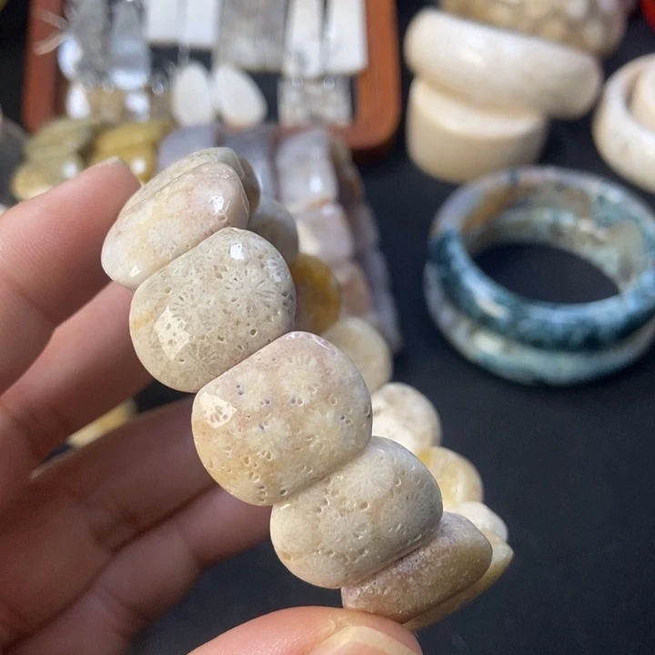 未镶嵌手链硅化珊瑚（珊瑚玉）