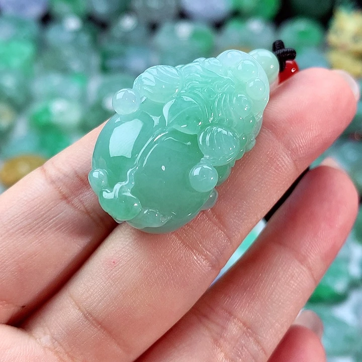 颈饰未镶嵌翡翠佛**哥翡翠