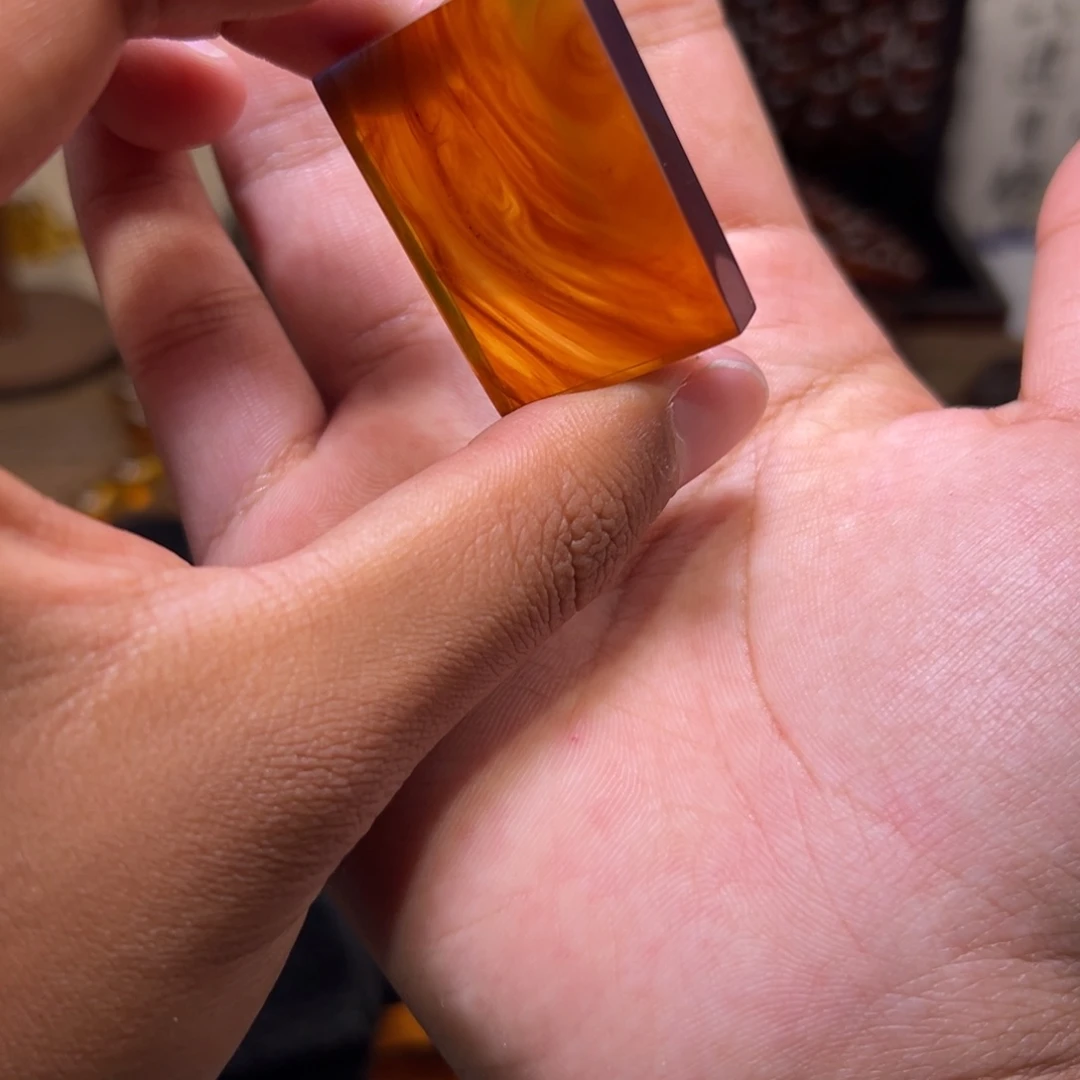 琥珀未镶嵌颈饰无事牌