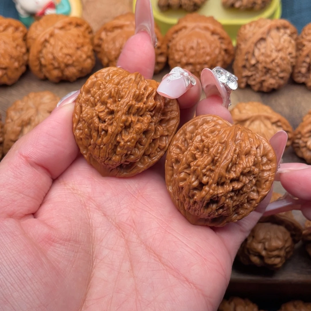 文玩核桃把件全品精配桃心山地红皮虎头39