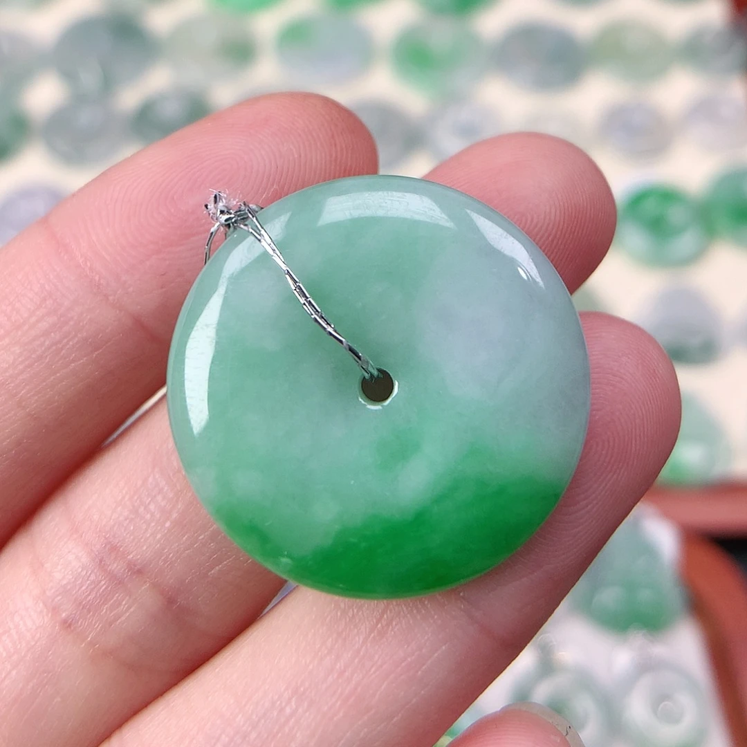 翡翠未镶嵌颈饰吊坠