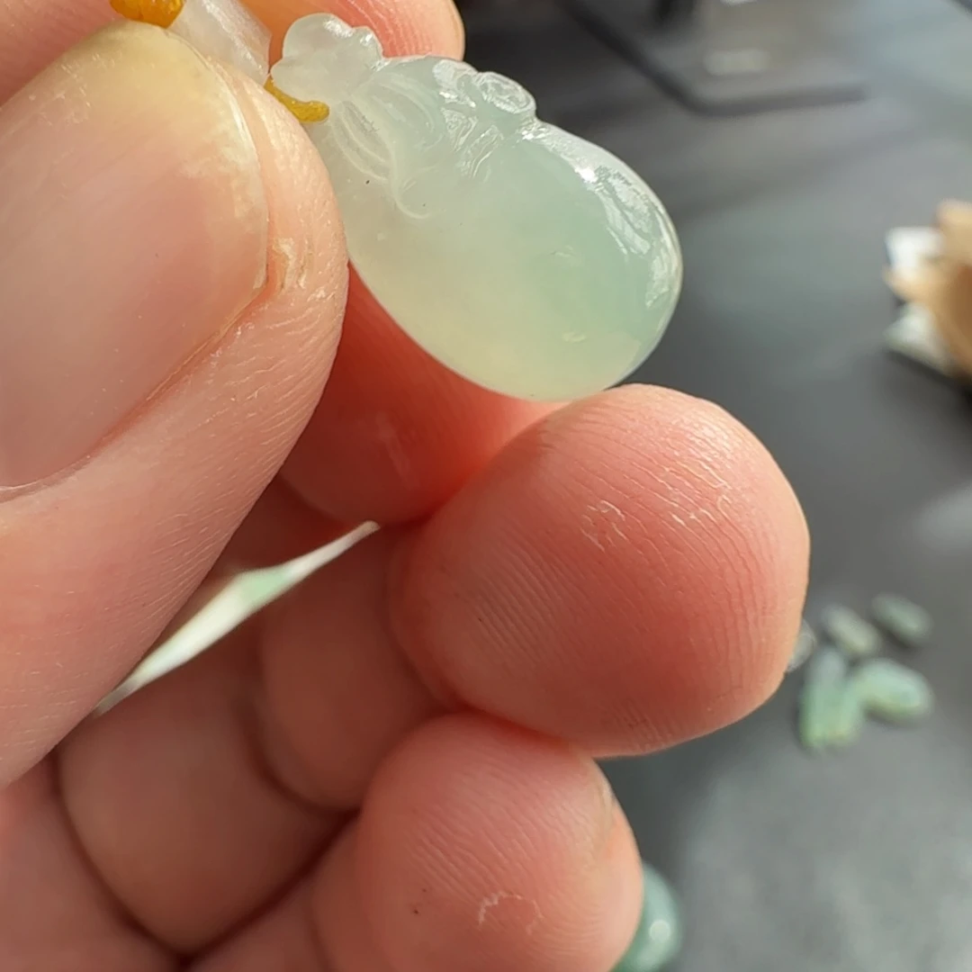 定制翡翠未镶嵌挂件