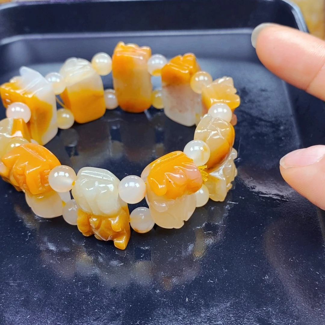 石英质玉（黄龙玉）未镶嵌颈饰