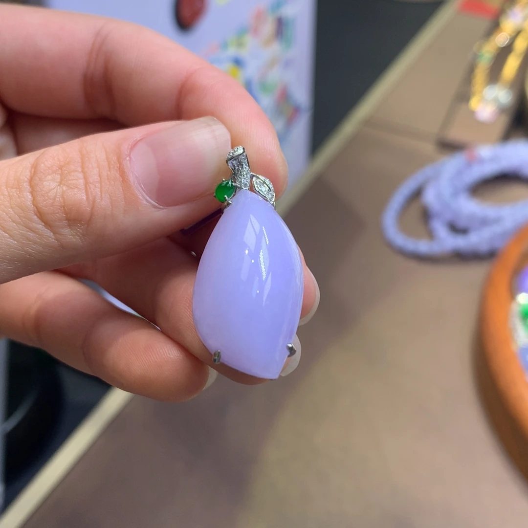 翡翠18K金镶嵌颈饰翡翠