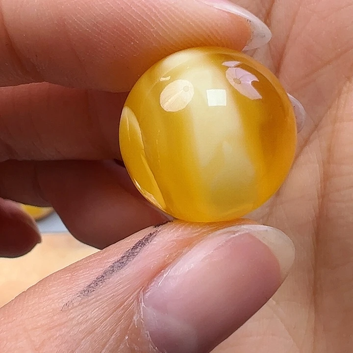 蜜蜡未镶嵌珠宝奇石