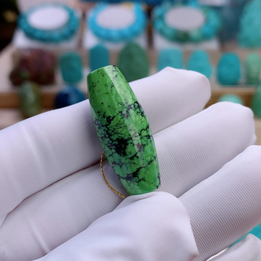 绿松石未镶嵌挂件