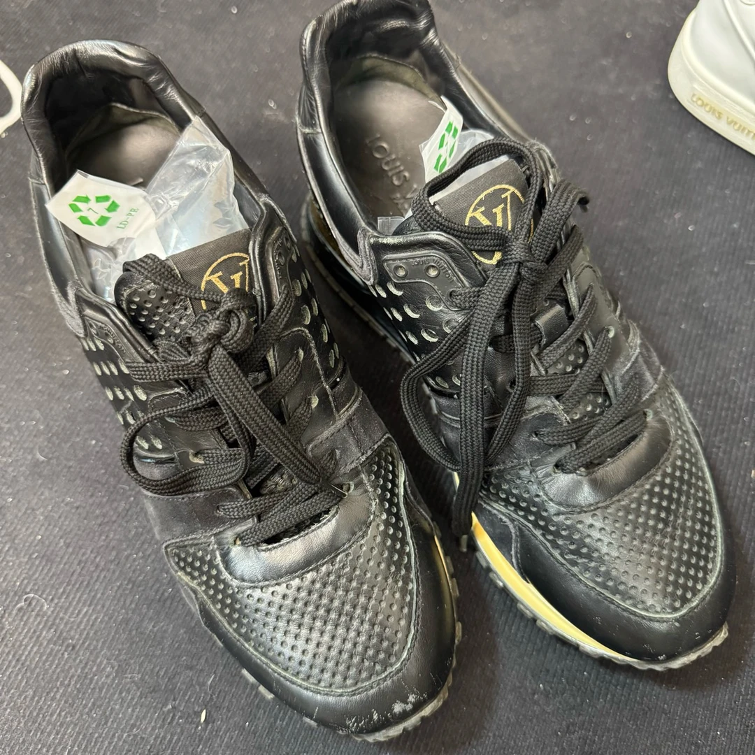 95新 LouisVuitton/路易威登 黑色打孔镂空运动鞋/36码/ysc0198