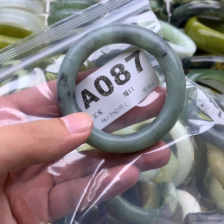 R***y未镶嵌蛇纹石玉手镯