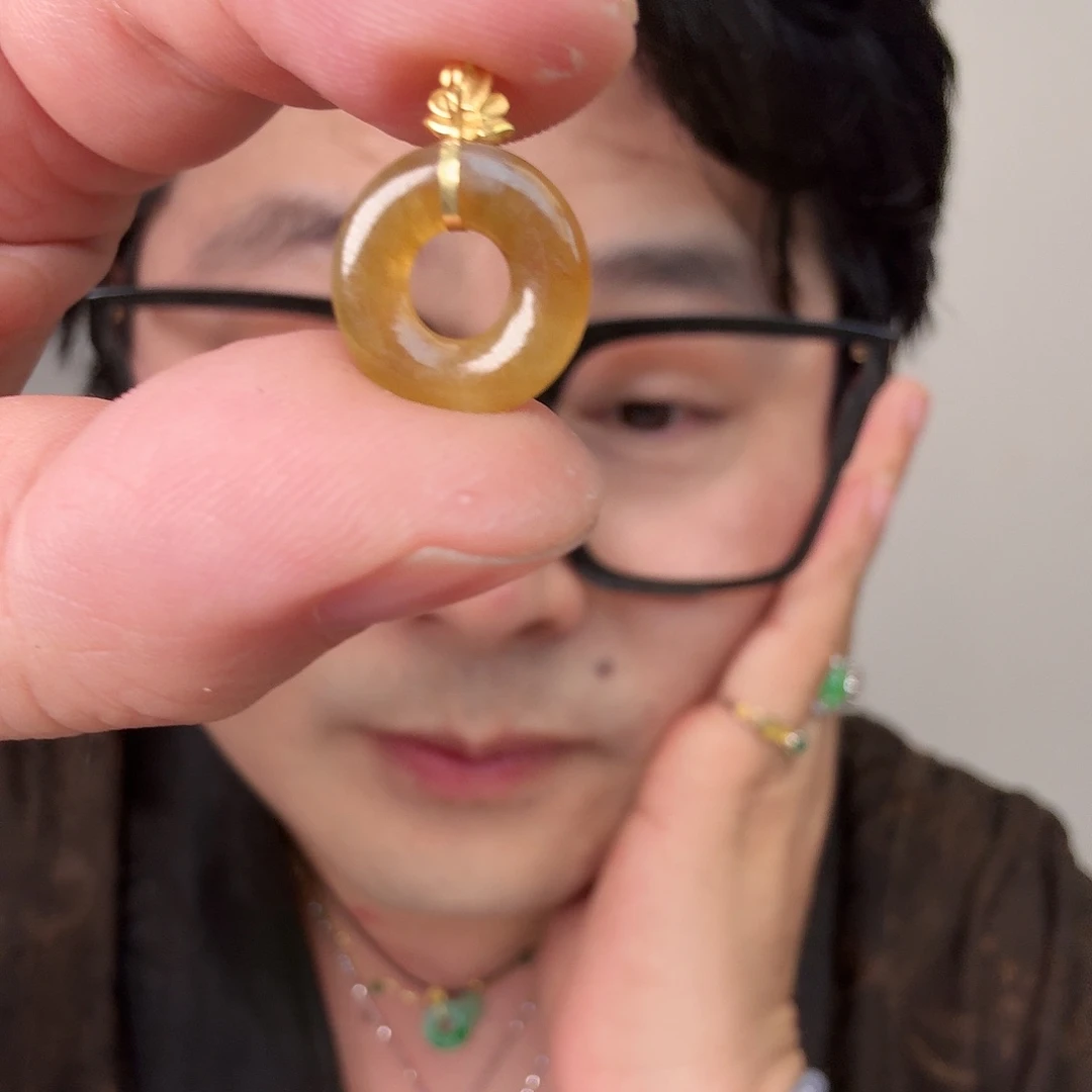 翡翠18K金镶嵌颈饰一件