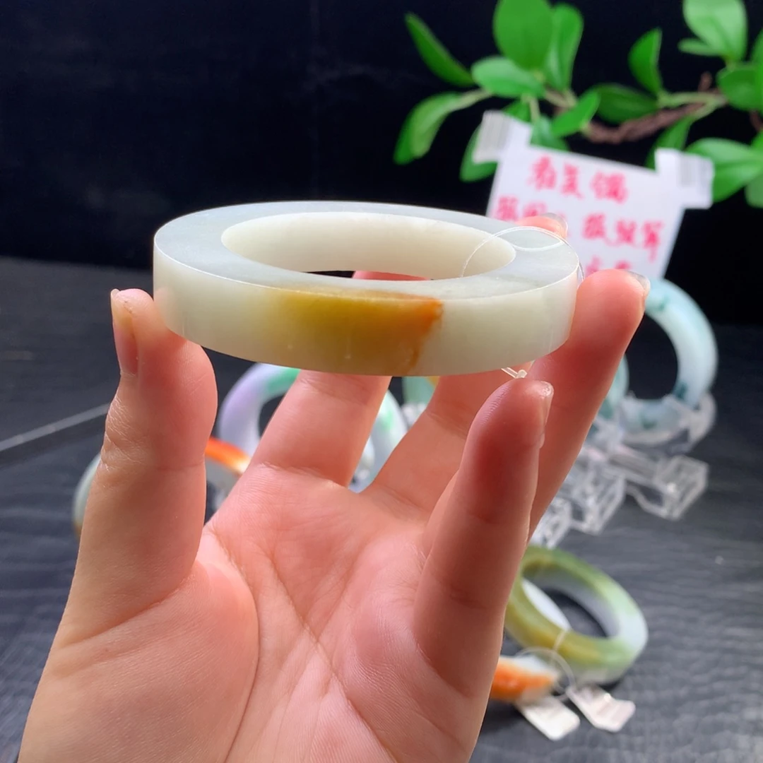 定制翡翠未镶嵌手镯