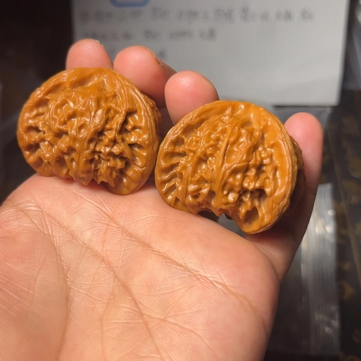 文玩核桃吊坠小***鱼宫灯拼接三棱