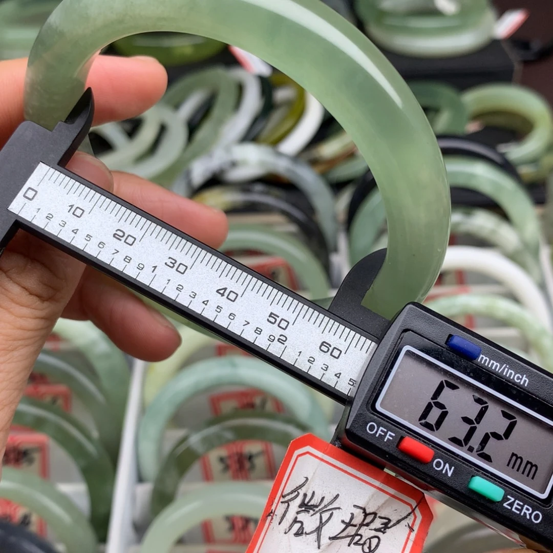 未镶嵌蛇纹石玉手镯551