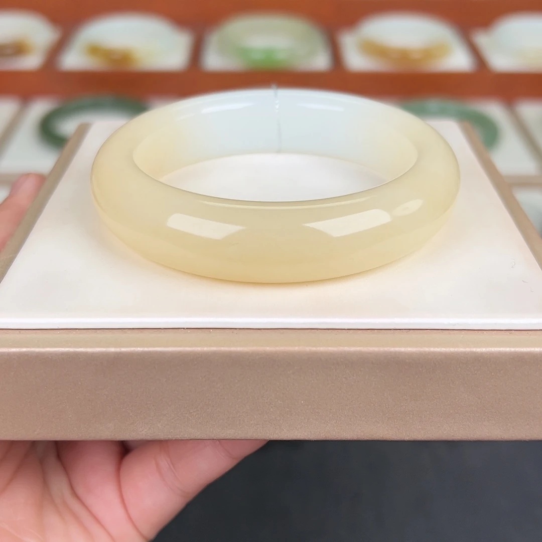 和田玉未镶嵌手镯糖白