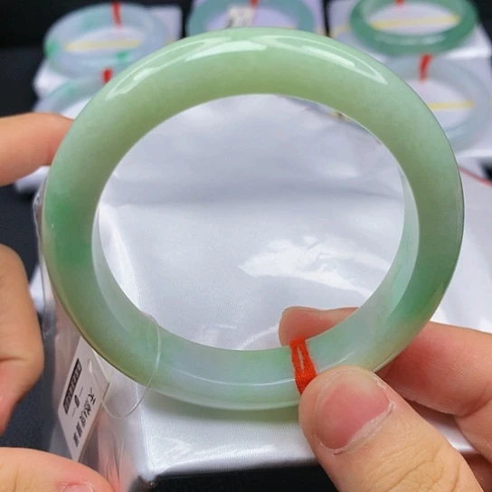 翡翠手镯未镶嵌55.8圈口