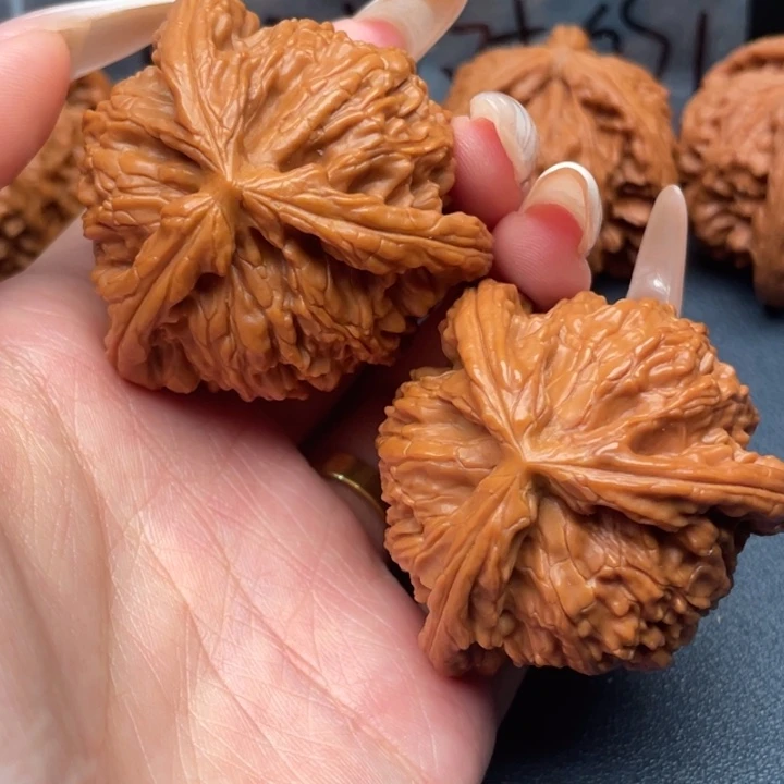 小***藏吊坠文玩核桃白狮子