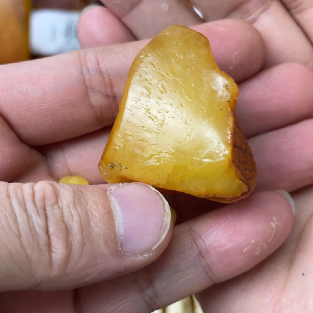 定制蜜蜡未镶嵌齐**。原石定制