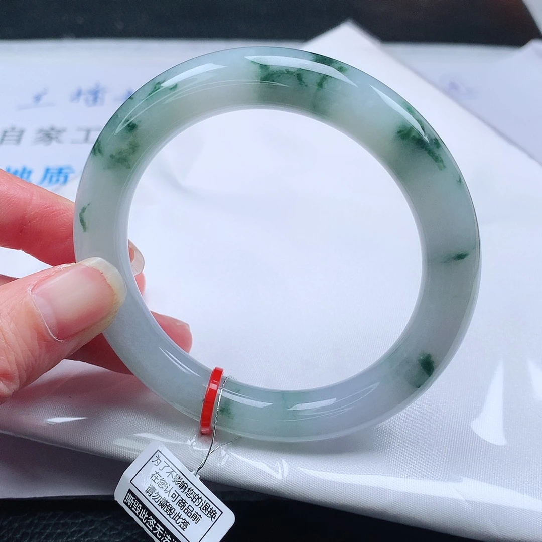 翡翠手镯未镶嵌56圈