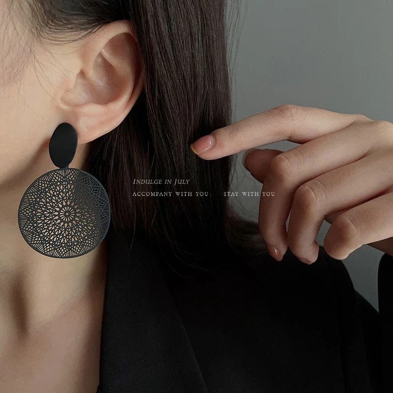 合金耳饰 夏季轻盈舒适黑色夸张耳环复古港风轻奢高级感气质耳饰