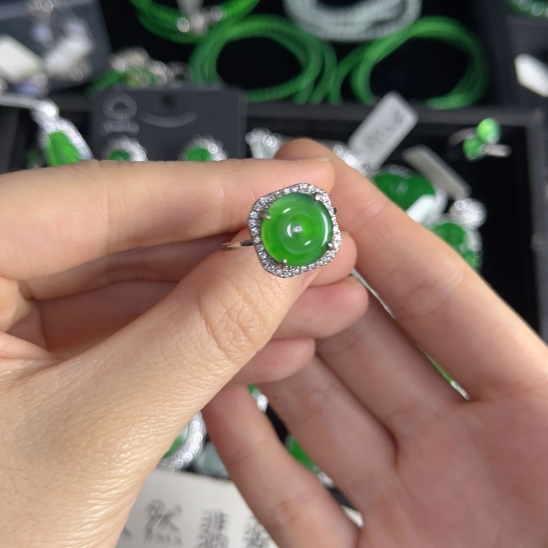 胡****翡翠银S925镶嵌戒指翡翠戒指