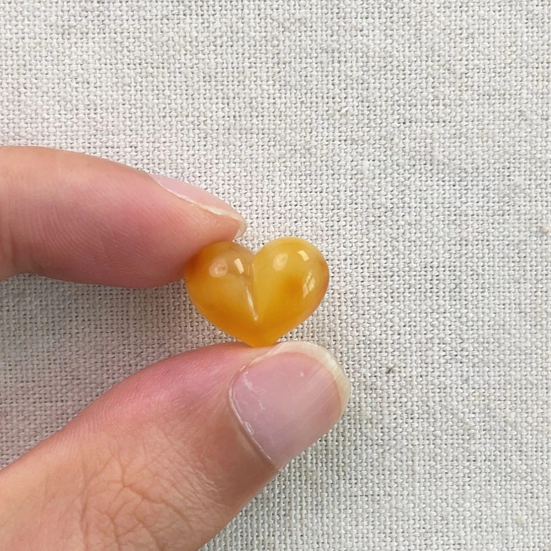 琦***贝琥珀未镶嵌珠宝奇石屁桃