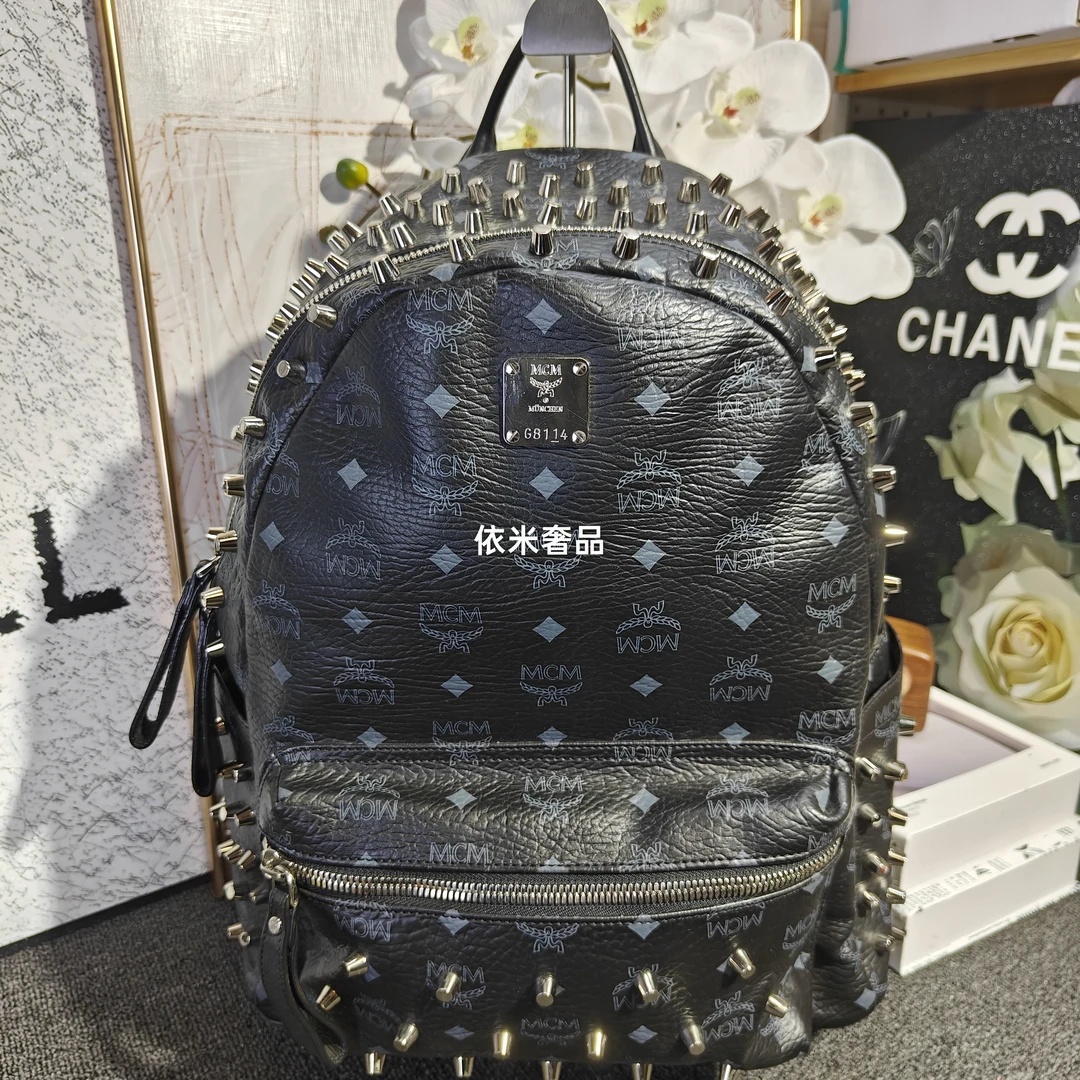 95新 MCM MCM黑色铆钉双肩包G25101826尺寸33*39